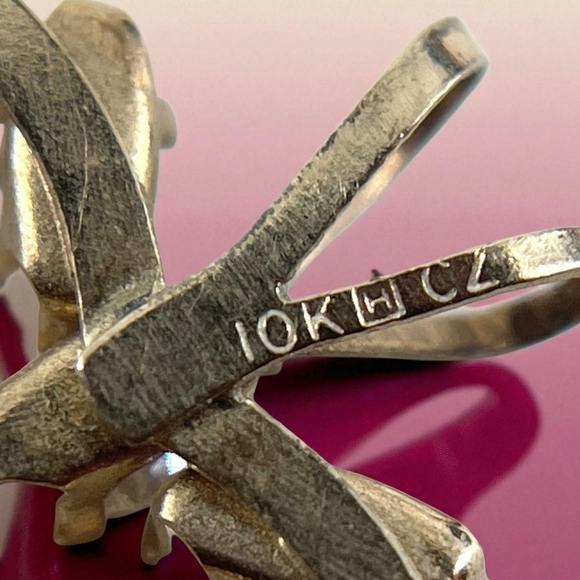 10K Yellow Gold Cubic Zirconia Heart Pendant 0.99g - Picture 3 of 6